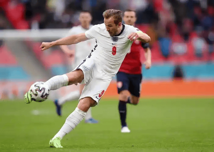 周五008德甲焦点！拜仁主场迎战“克星”门兴，凯恩缺阵，比分进球数精准剖析